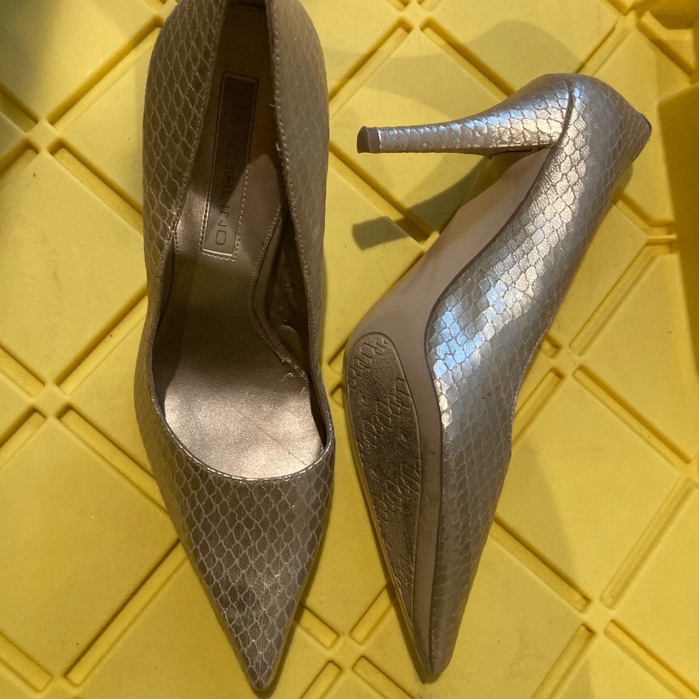 Confident gold  heels